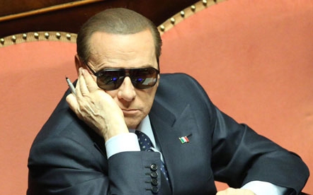 Berlusconi és az olasz kormány sorsát találgatja az olasz sajtó