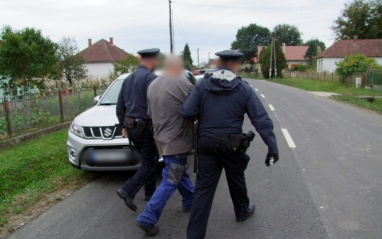 Lelőtt egy kutyát, több fegyverrel bukott le