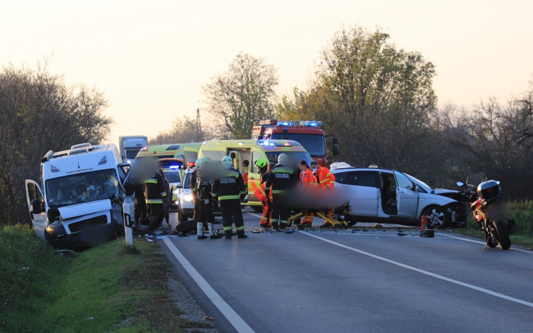 Gyerekek is megsérültek a Várpalotán történt balesetben