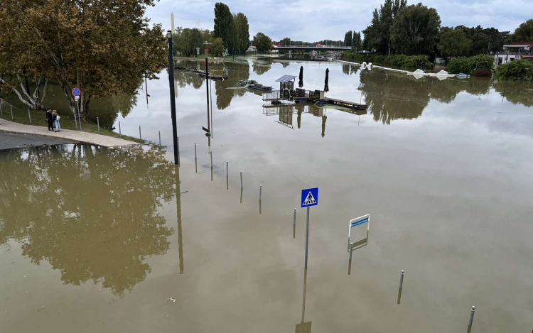 Árvíz - Megkezdődik a Mosoni–Duna apadása